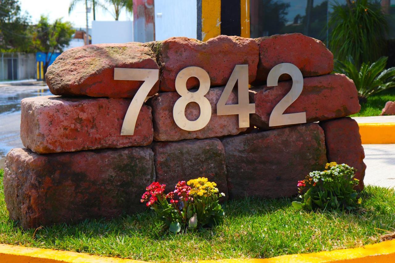 Hotel Bugari Aeropuerto Guadalajara Las Pintas Bagian luar foto