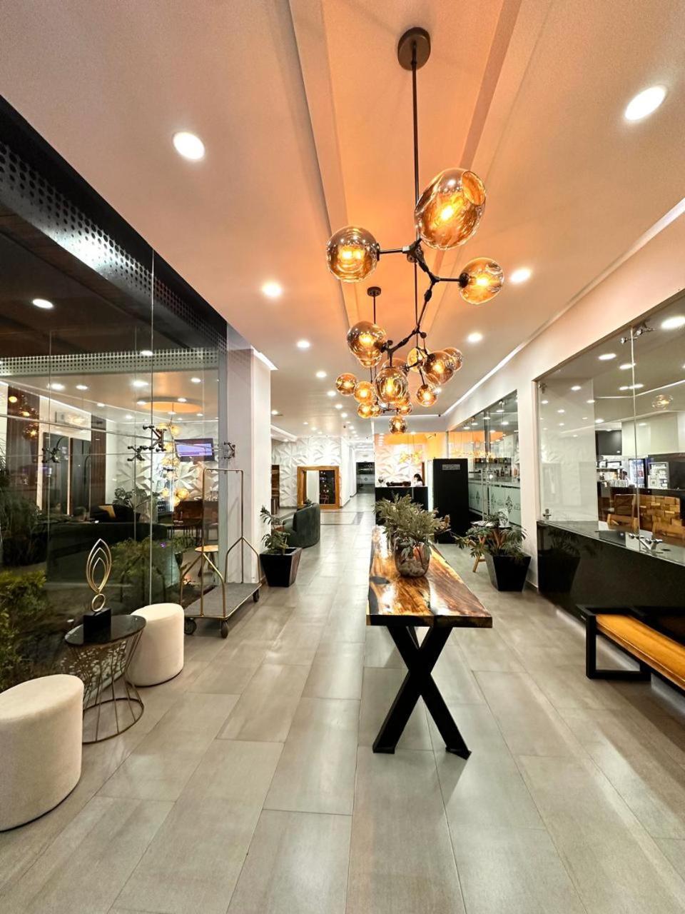 Hotel Bugari Aeropuerto Guadalajara Las Pintas Bagian luar foto