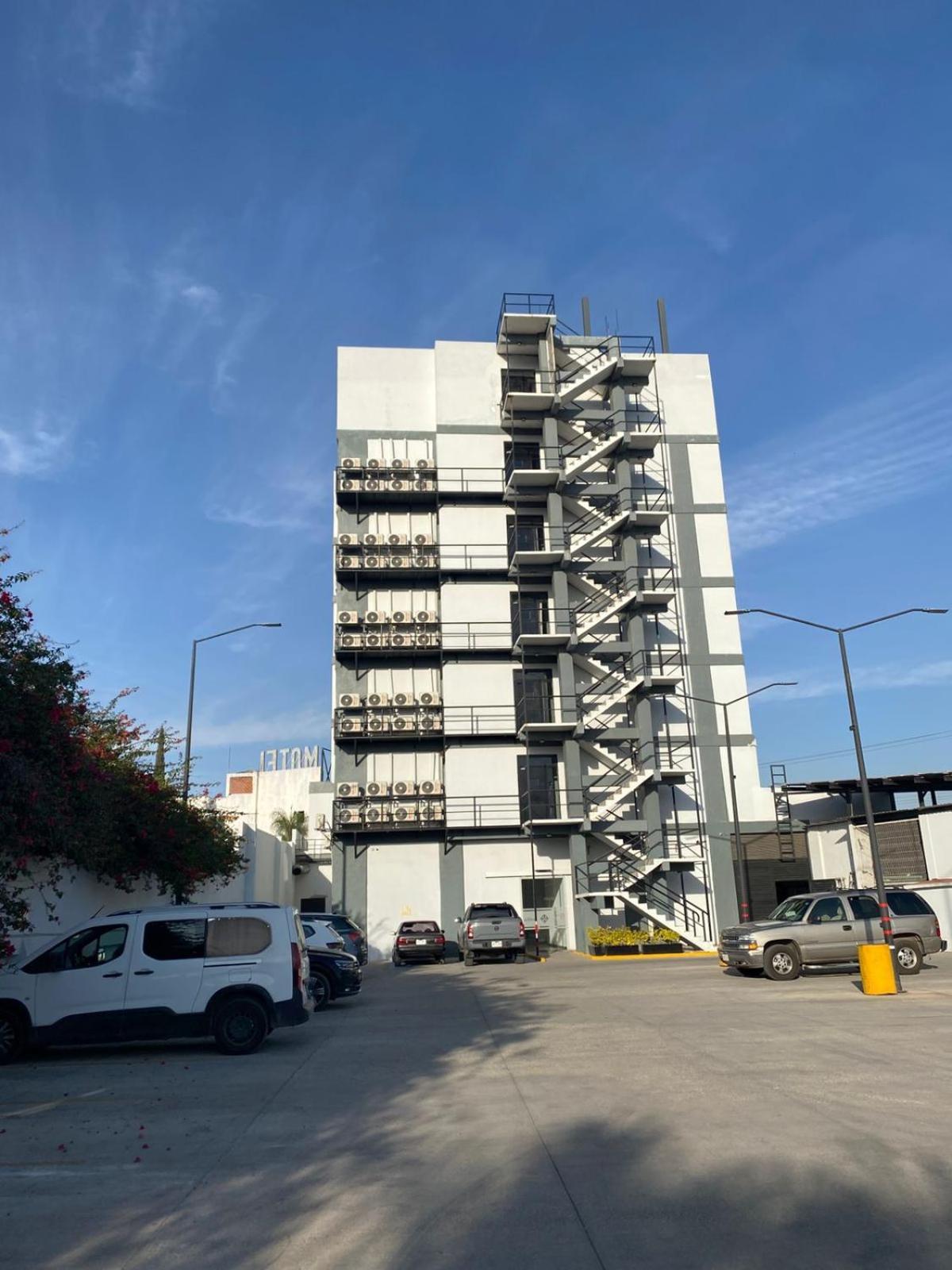 Hotel Bugari Aeropuerto Guadalajara Las Pintas Bagian luar foto