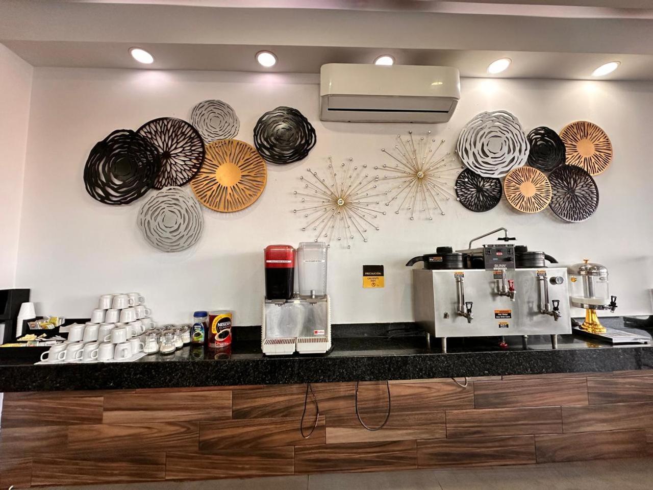 Hotel Bugari Aeropuerto Guadalajara Las Pintas Bagian luar foto
