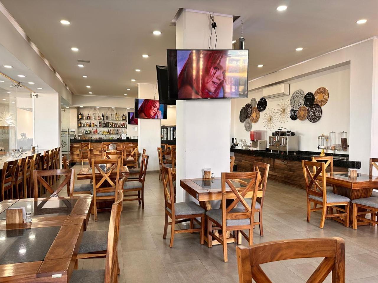 Hotel Bugari Aeropuerto Guadalajara Las Pintas Bagian luar foto